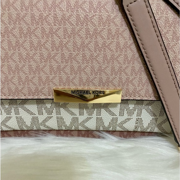 Michael Kors Crossbody Chain Bag - Picture 2 of 13